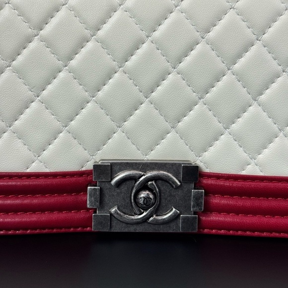 Authentic Chanel Medium Boy Bag – Rare Red & White Quilted Leather - Picture 7 of 15